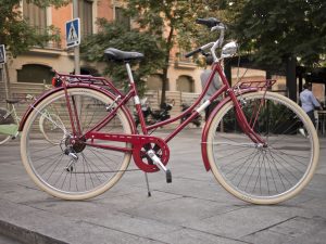 Los Martínez Banco de bicis Alquiler bicicletas Alpina viaggio roja