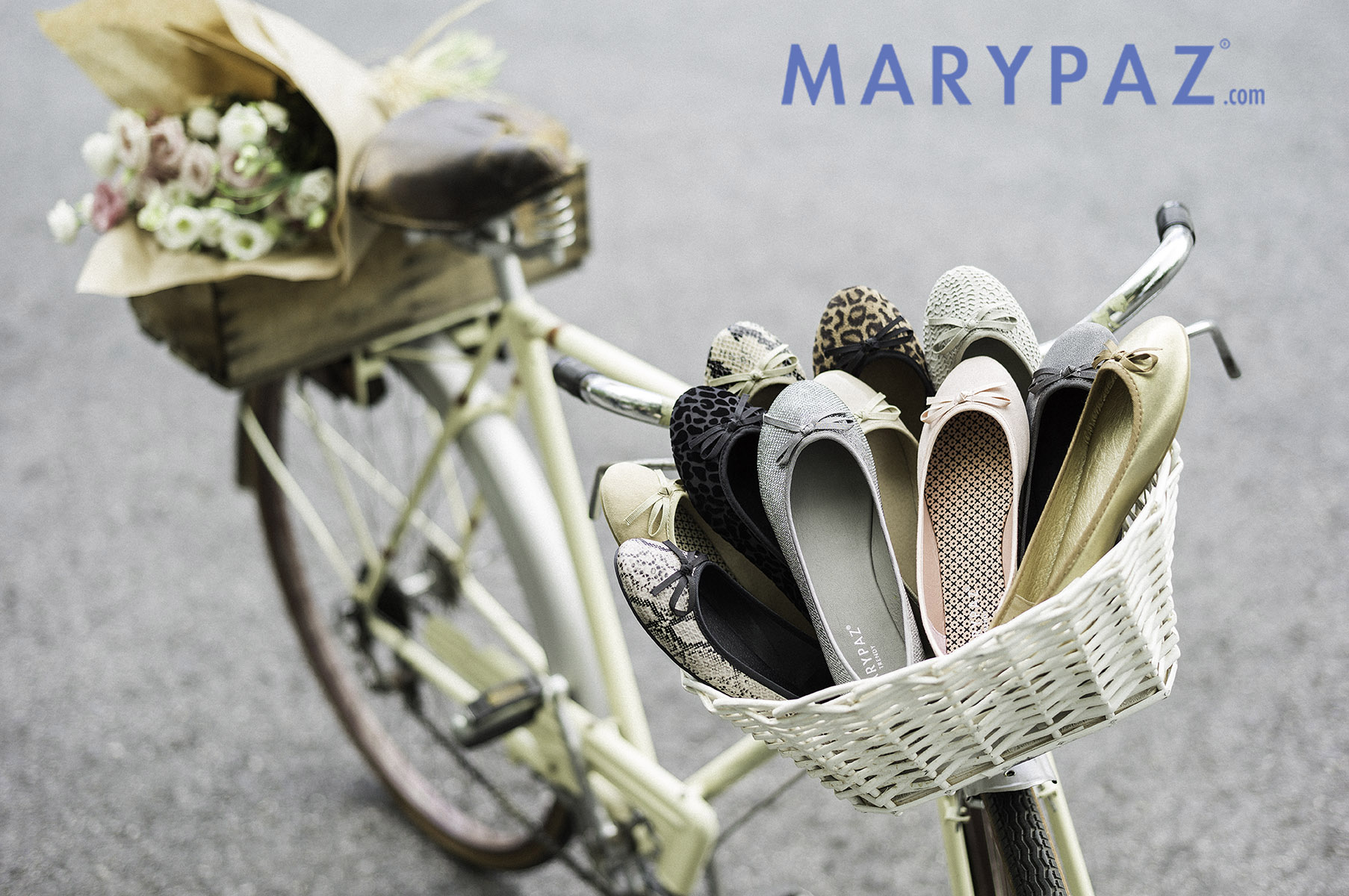 Los Martínez Banco de bicis Alquiler bicicletas Marypaz calzado bailarinas moda